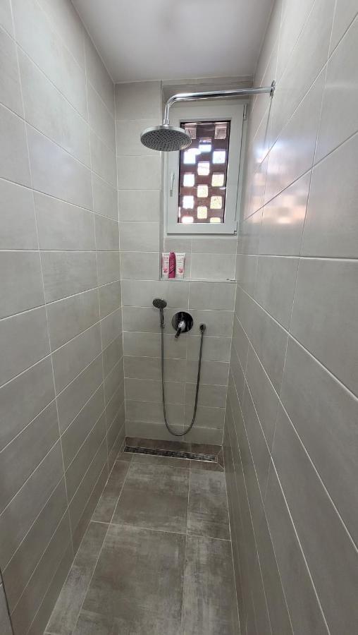 Andy Apartament Petrosani Bagian luar foto