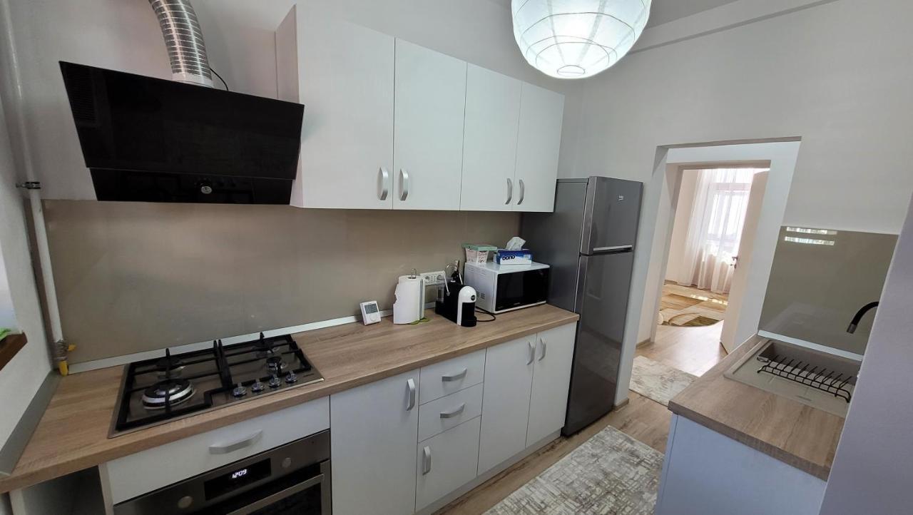 Andy Apartament Petrosani Bagian luar foto