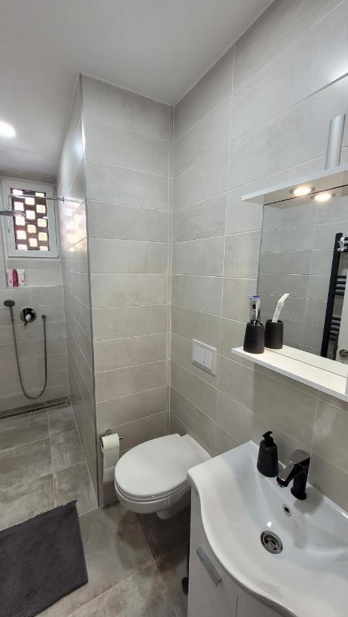 Andy Apartament Petrosani Bagian luar foto